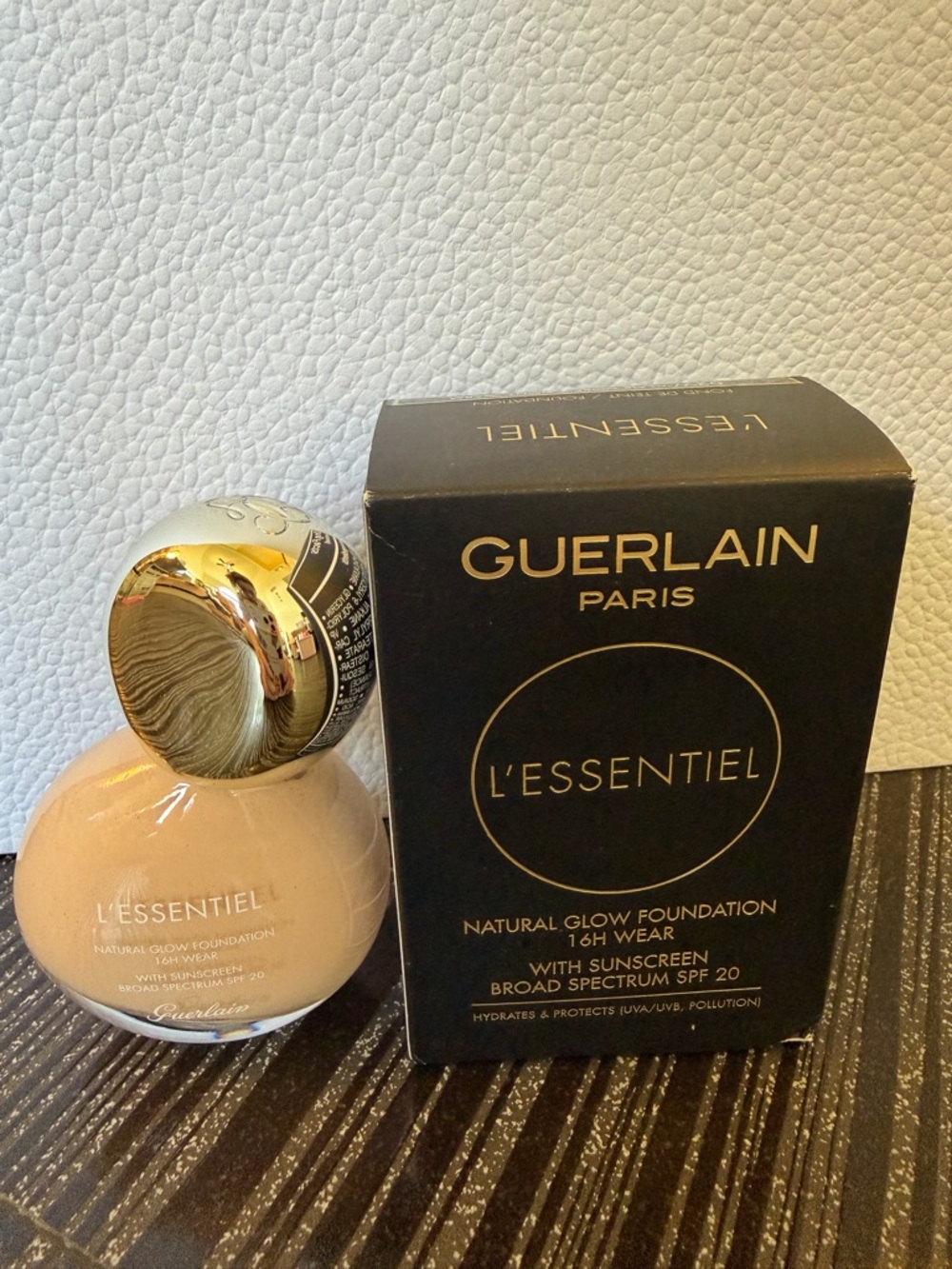GUERLAIN L'ESSENTIEL Natural Glow Foundation 02W Clair Doré Light Warm